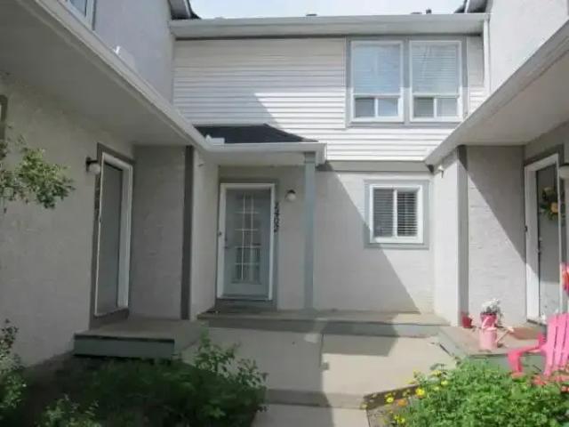 Townhouse for rent in Northwest, Alberta