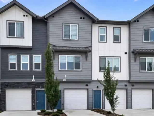 Townhouse for rent in Northwest, Alberta