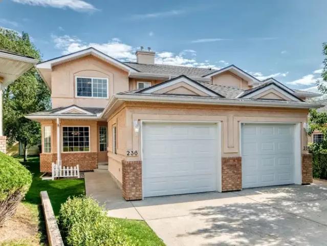 Townhouse for rent in Northwest, Alberta