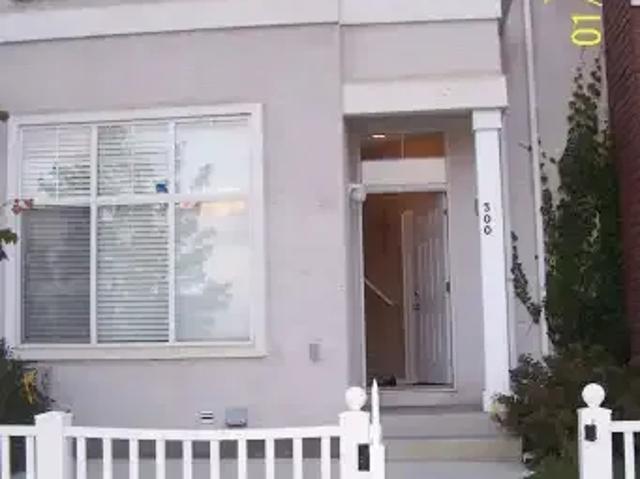 Townhouse for rent in High Street, Calgary