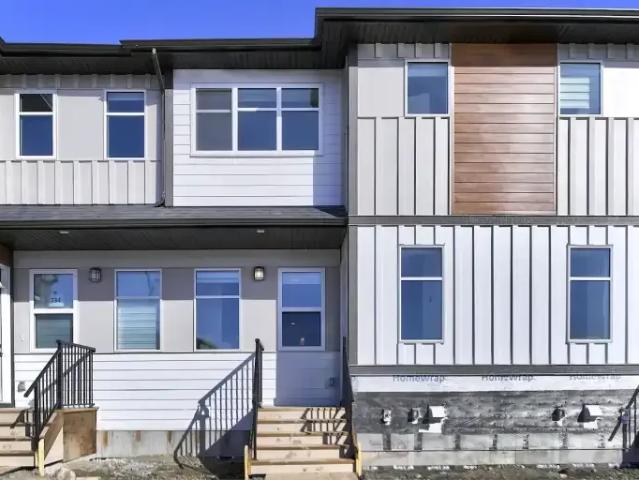 Townhouse for rent in Wolf Willow, Calgary