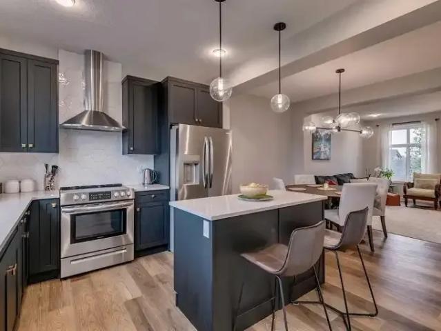 Townhouse for rent in Springbank Hill, Calgary