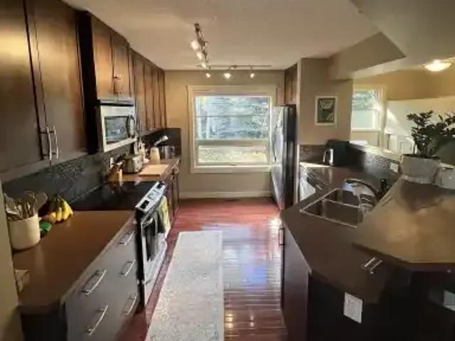 Townhouse for rent in Aspen Woods, Calgary