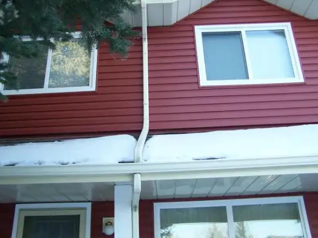 Townhouse for rent in Queensland, Calgary