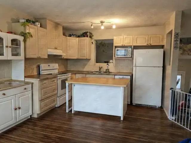 Townhouse for rent in Applewood Park, Calgary