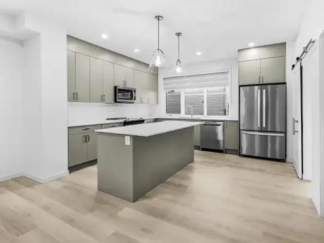 Townhouse for rent in Medicine Hill, Calgary