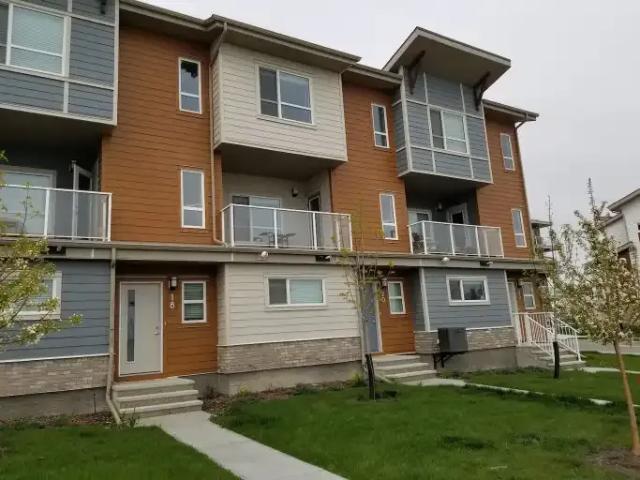 Townhouse for rent in Harvest Hills, Calgary
