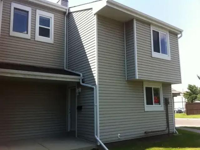 Townhouse for rent in Rundle, Calgary