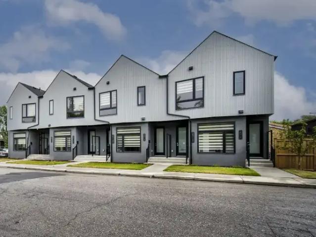 Townhouse for rent in Bowness, Calgary