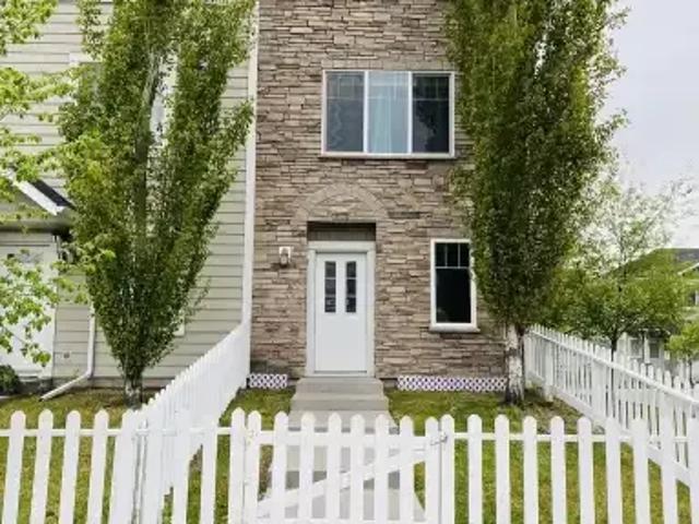 Townhouse for rent in Chestermere, Alberta