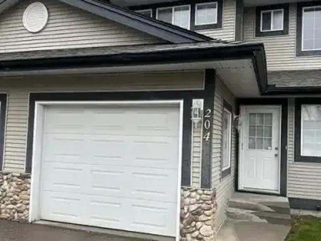 Townhouse for rent in Chestermere, Alberta