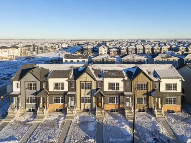 Townhouse for rent in Chestermere, Alberta
