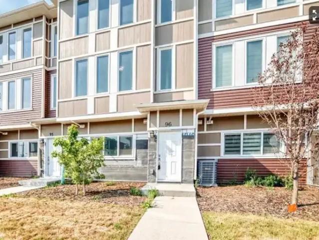 Townhouse for rent in Chestermere, Alberta
