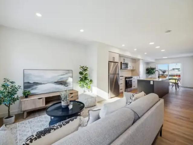 Townhouse for rent in Chestermere, Alberta