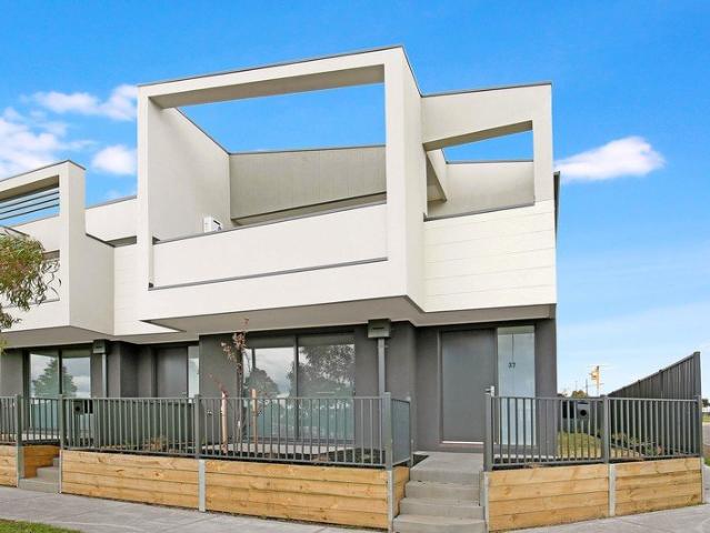 Townhouse for rent in Camerons Creek, Victoria
