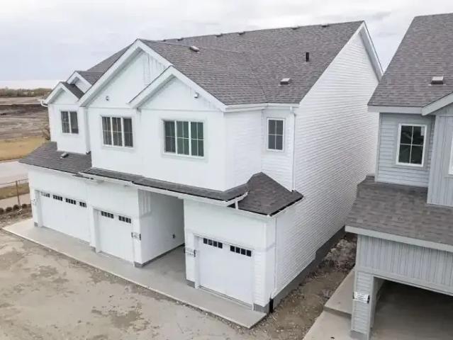 Townhouse for rent in Wedgewood, Alberta