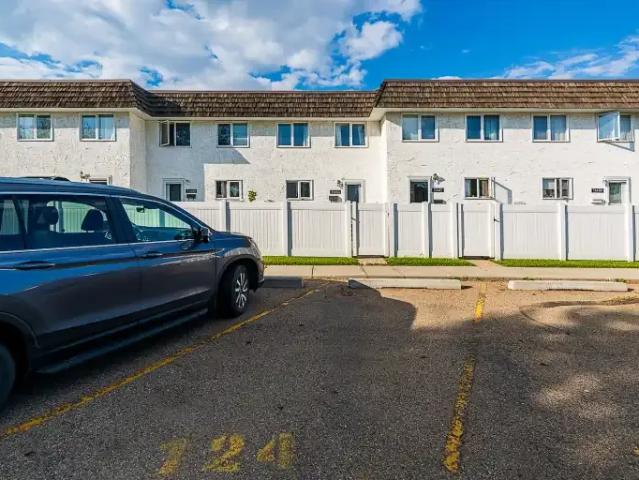 Townhouse for rent in Wedgewood, Alberta