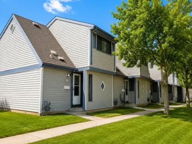 Townhouse for rent in Wedgewood, Alberta