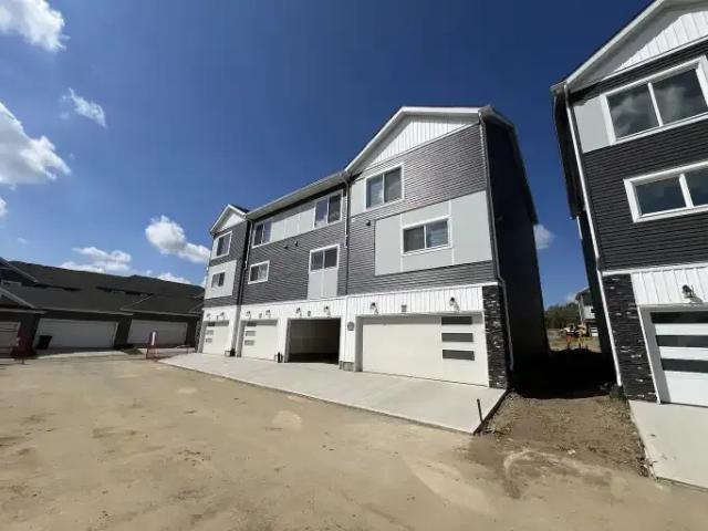 Townhouse for rent in Wedgewood, Alberta