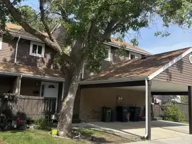 Townhouse for rent in Wedgewood, Alberta