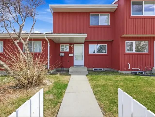 Townhouse for rent in Wedgewood, Alberta