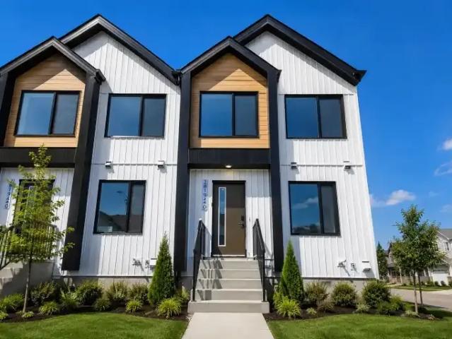 Townhouse for rent in Wedgewood, Alberta