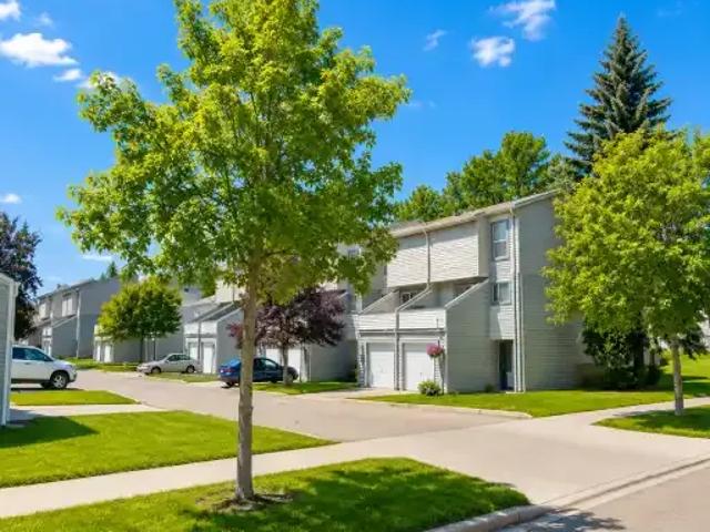Townhouse for rent in Wedgewood, Alberta