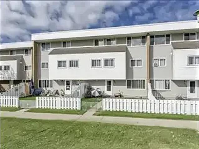 Townhouse for rent in Wedgewood, Alberta