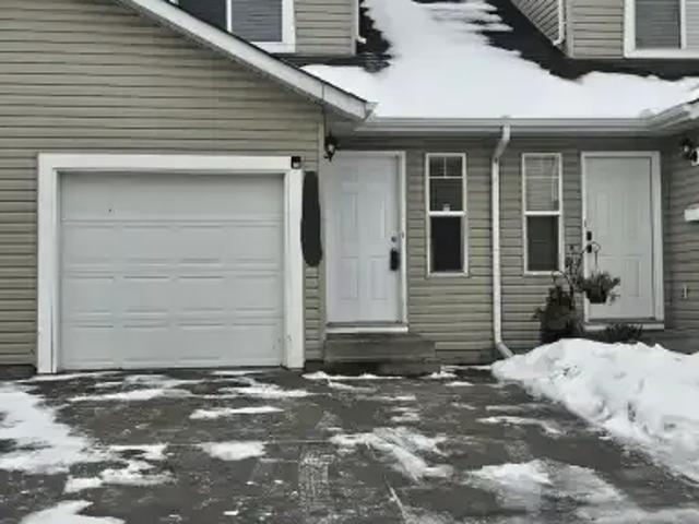 Townhouse for rent in Wedgewood, Alberta