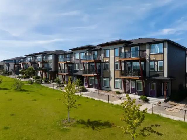 Townhouse for rent in Wedgewood, Alberta