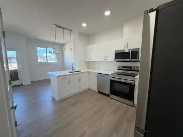 Townhouse for rent in Wedgewood, Alberta