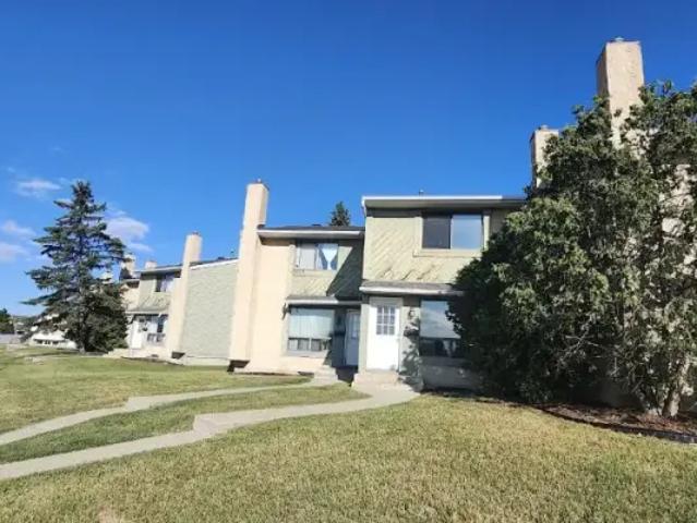 Townhouse for rent in Wedgewood, Alberta
