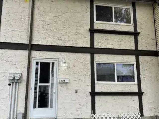 Townhouse for rent in Wedgewood, Alberta