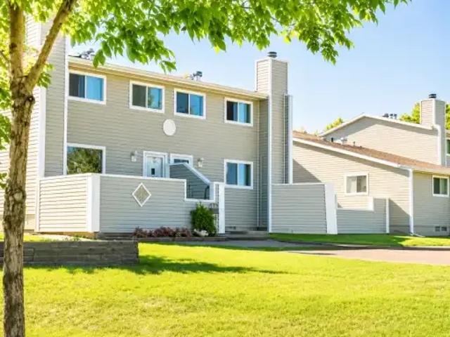 Townhouse for rent in Wedgewood, Alberta