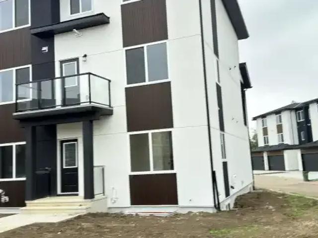 Townhouse for rent in Wedgewood, Alberta