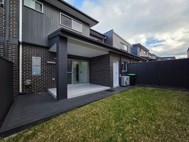 Townhouse for rent in Sydney, New South Wales