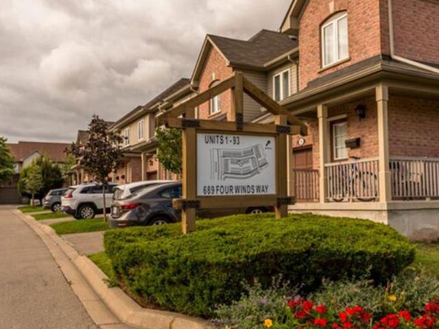 Townhouse for rent in Hurontario, Mississauga