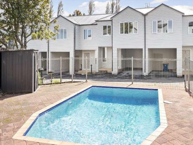 House for rent in Paremoremo, Oroua County