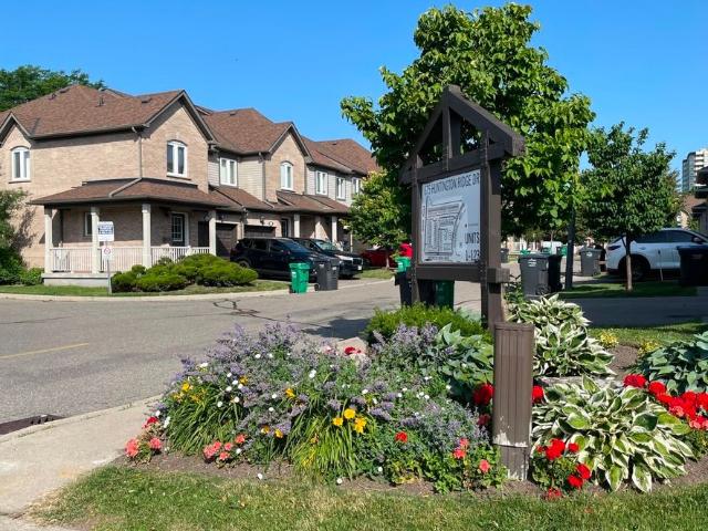 Townhouse for rent in Hurontario, Mississauga