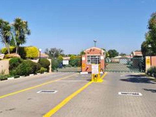 Townhouse for rent in Benoni, City of Ekurhuleni Metropolitan Municipality