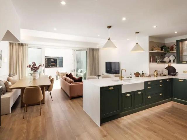 House for sale in Springfield Village, Greater London