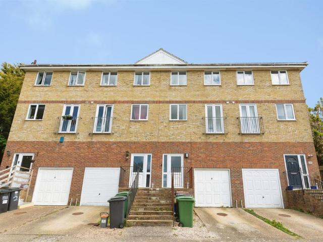 House for sale in West Marina, Guestling Green