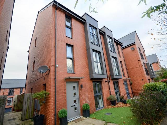 House for sale in Low Fell, Deckham