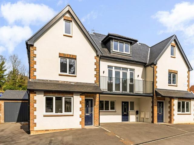 House for sale in Fole, Surrey