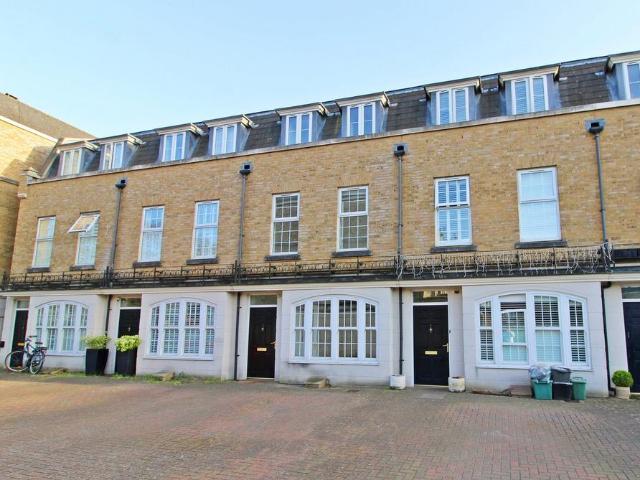 House for sale in Eden Park, Greater London