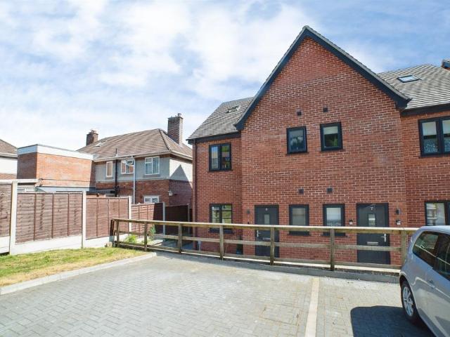 House for sale in Kedleston, East Midlands