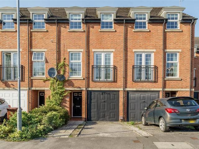 House for sale in Ferrybridge, West Yorkshire