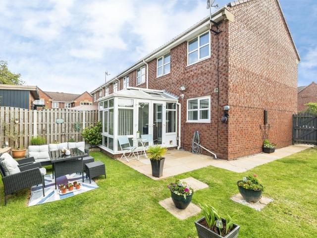 House for sale in Tingley, West Yorkshire
