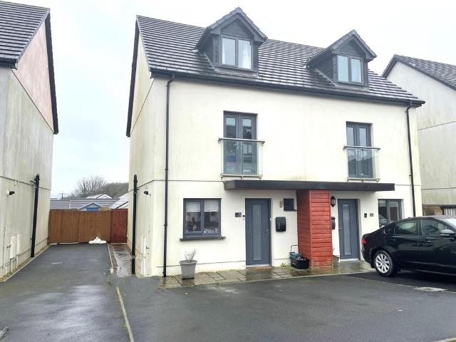 House for sale in Kidwelly, Wales