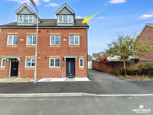 House for sale in Llangadog, Kidwelly